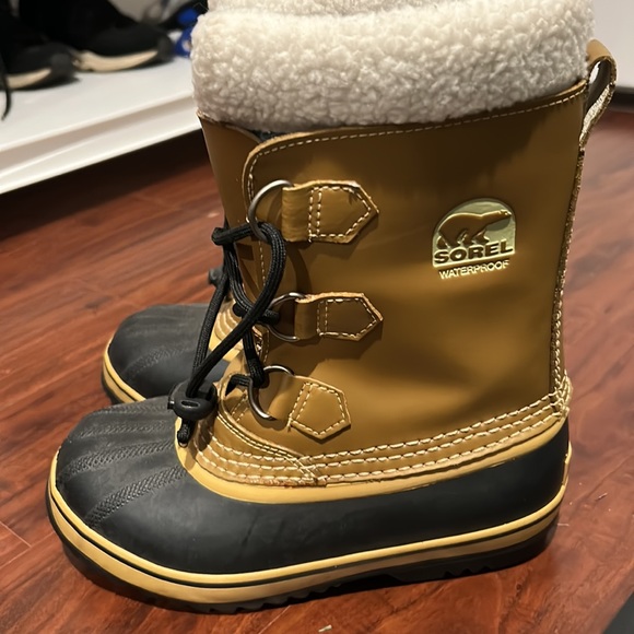 Sorel boots - Picture 2 of 5